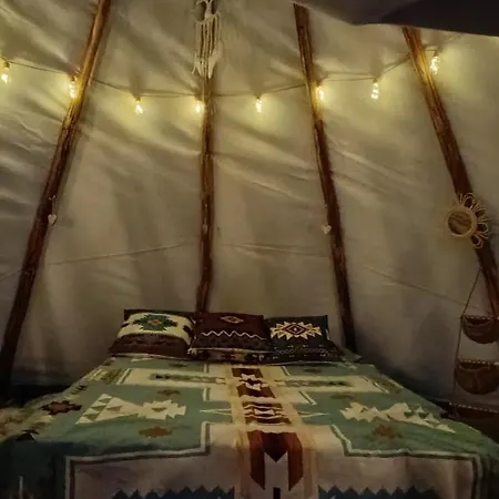 Tee-pee U Honzika Zbečno