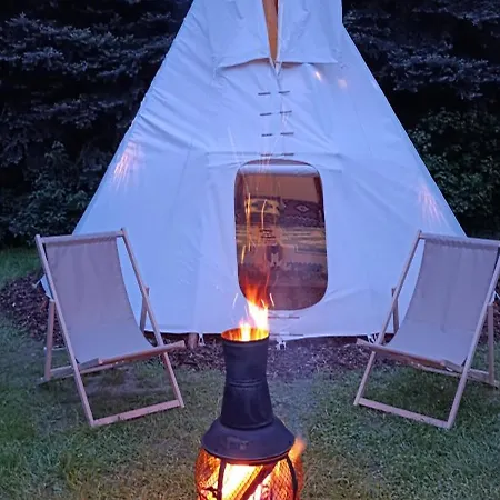 Tee-pee U Honzika Luksustelt Zbecno