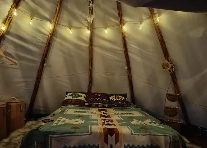 Tee-pee U Honzika Zbecno